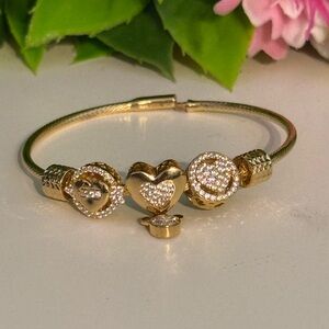 14k 16k Gold Elegant Gold Heart Charm Bangle Bracelet